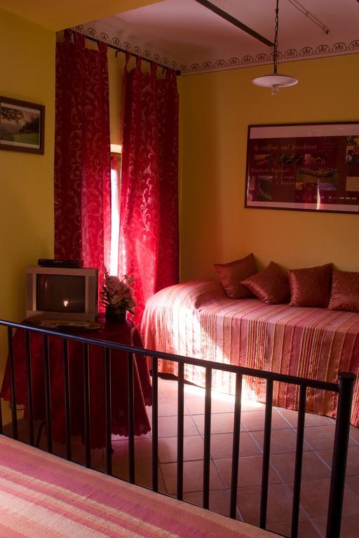 Bed and Breakfast Arco Dei Nobili à Monforte dʼAlba Extérieur photo